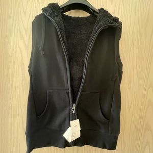 COPY - Uniqlo fluffy fleece lined vest - Black